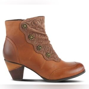 L’ARTISTE Sz 40 Belgarde Booties Embossed Suede and Smooth Leather Stacked Heel